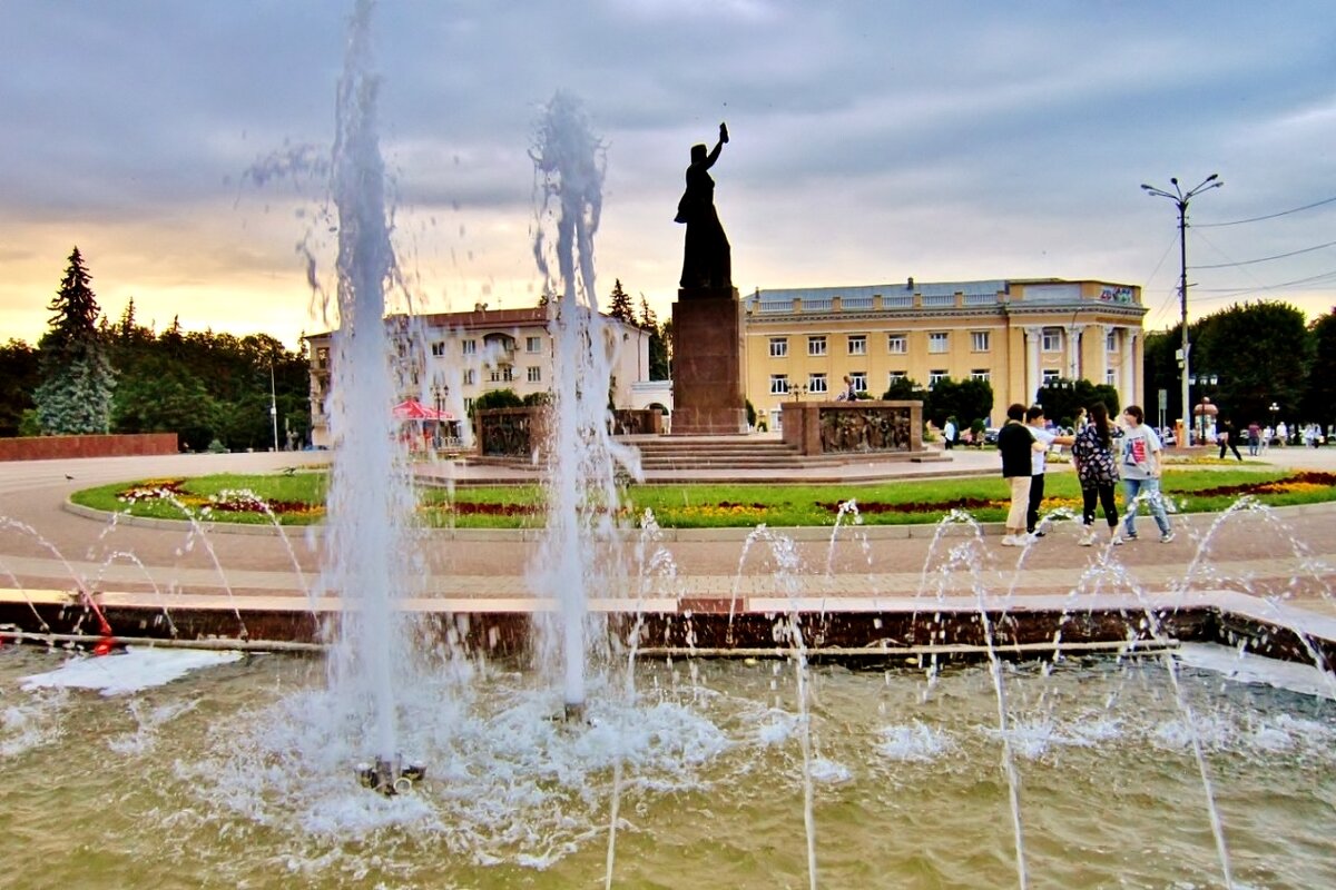 Памятник русской царице Марии Темрюковне в центре Нальчика - Елена (ЛенаРа)