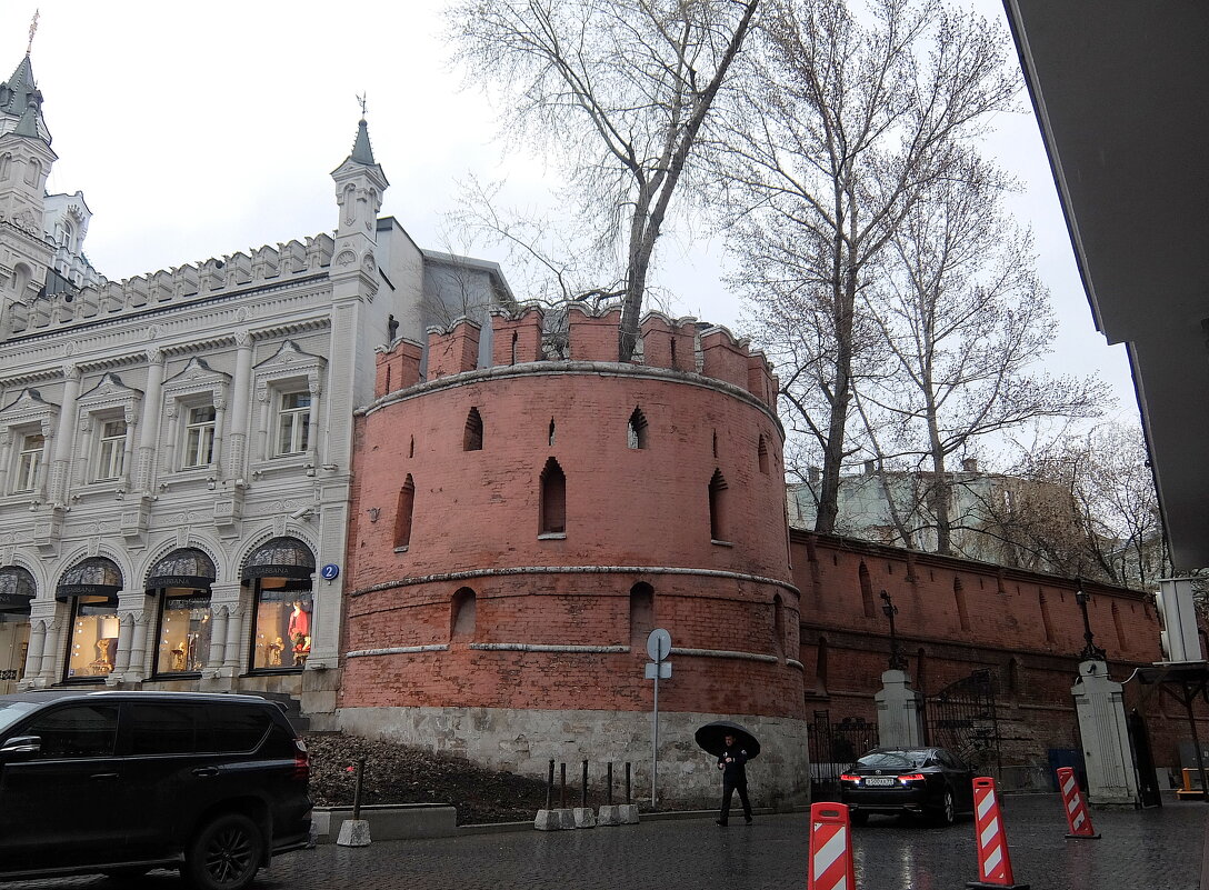Птичья башня-единственная сохранившаяся от Китайгородской стены.(1528-1535г.) - Люба 