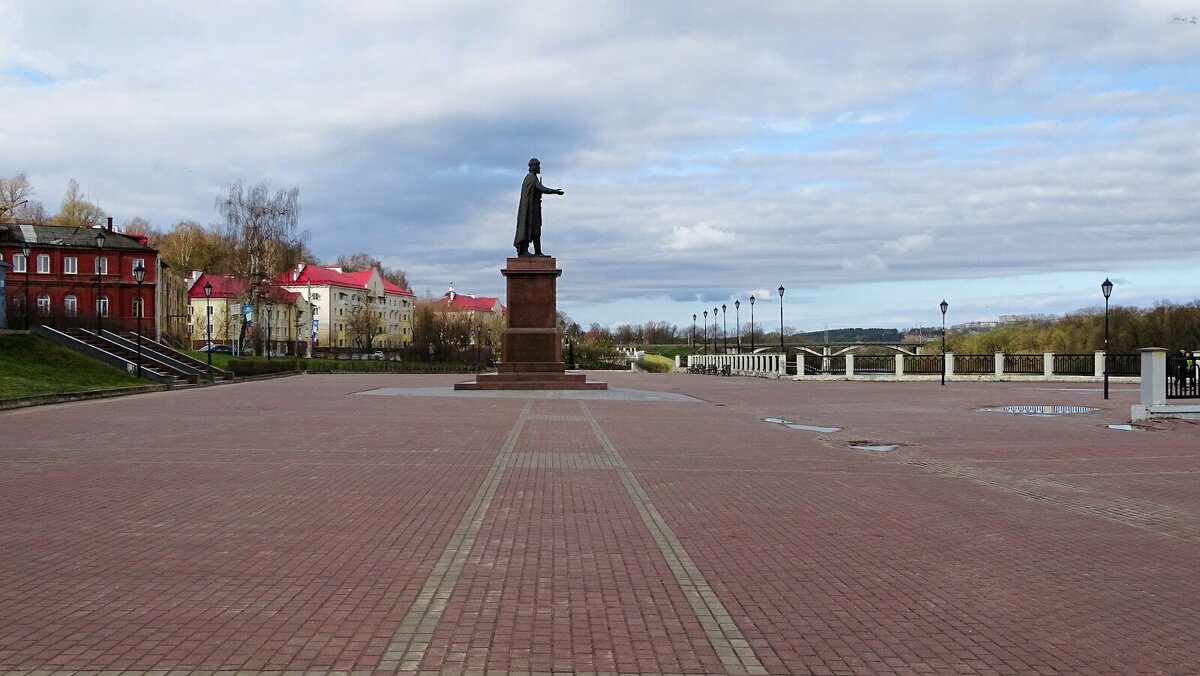 Памятник князю Владимиру на набережной Днепра (репортаж из весеннего города). - Милешкин Владимир Алексеевич 