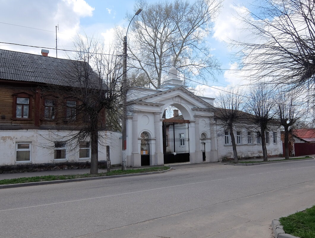 Восточные Святые ворота бывшего Распятского монастыря. 1801г. - Люба 