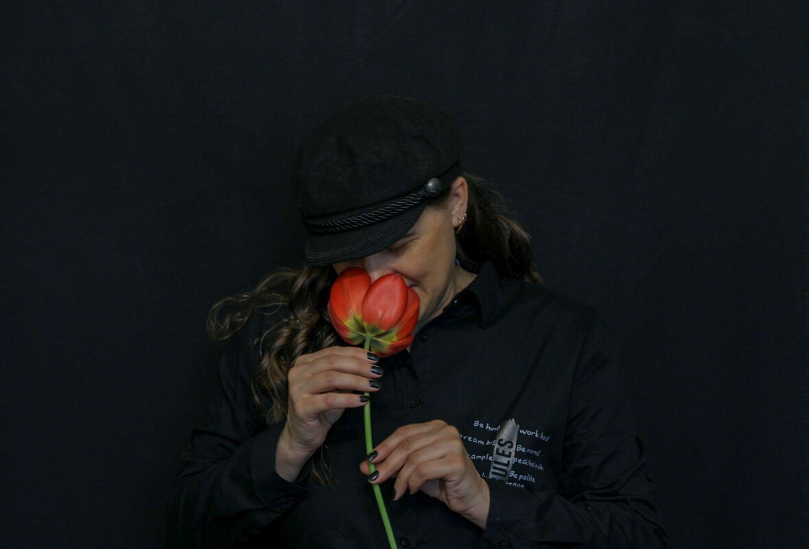 Красный тюльпан - Виктория 