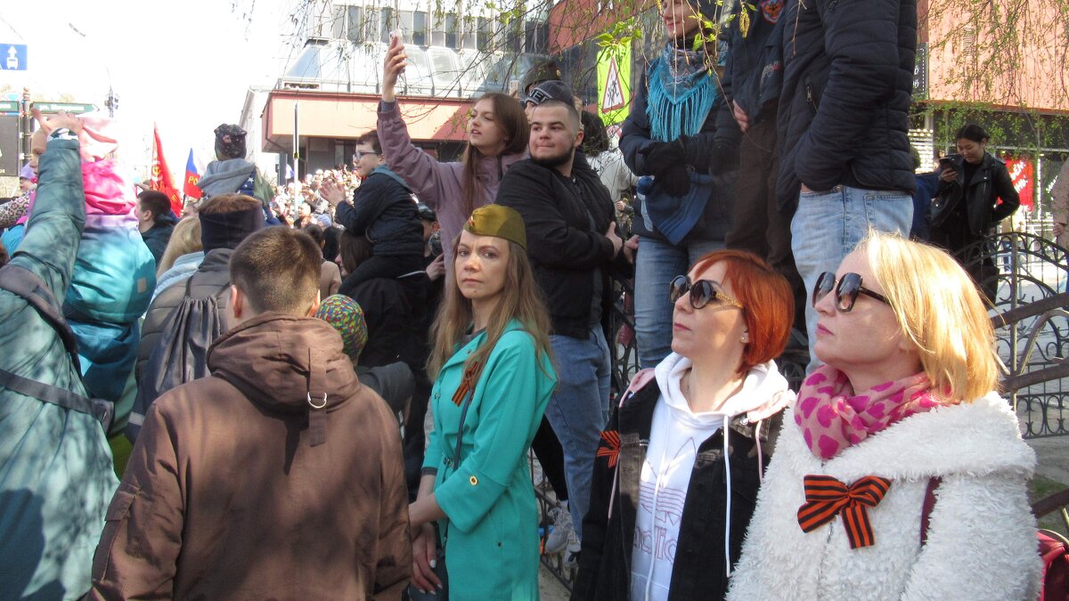 Случайные лица на параде - Андрей Макурин