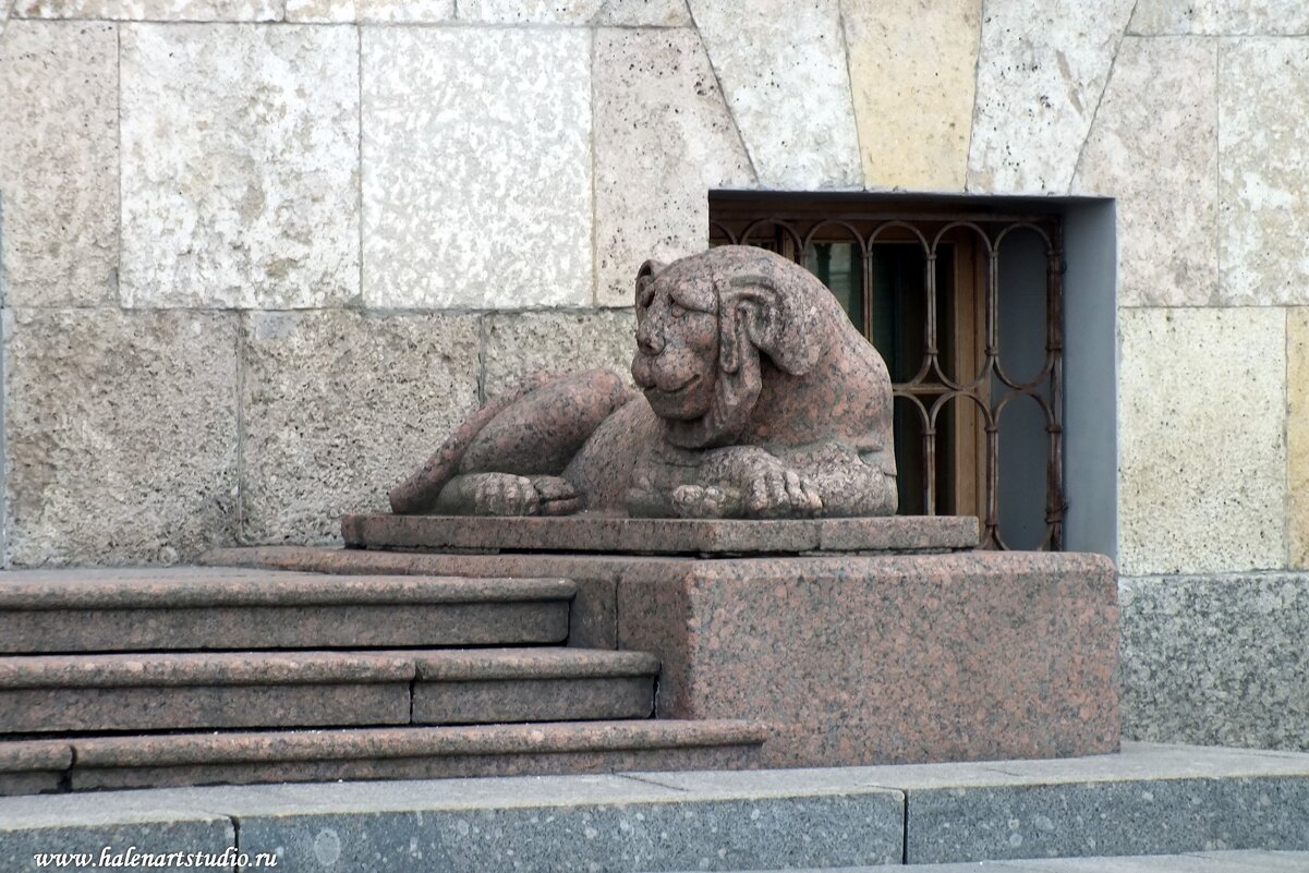 Глумливые, упитанные  львы у офиса Газпрома - Игорь Корф