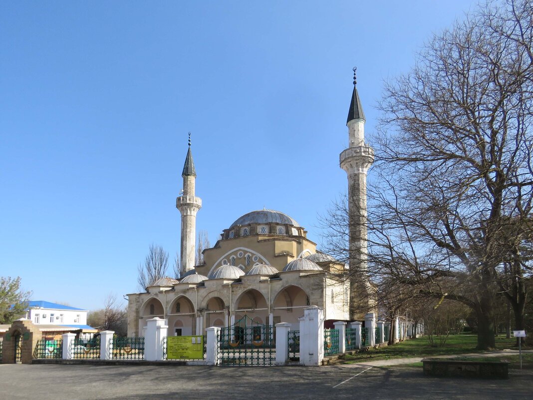 Мечеть Хан-Джами (Джума-Джами) - пятническая в Евпатории - ИРЭН@ .