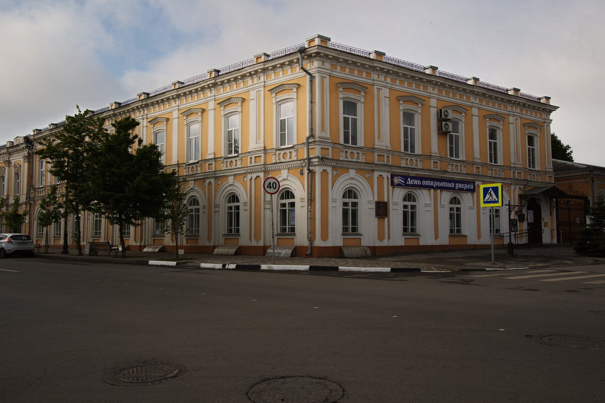 На рассвете в провинициальном городке - M Marikfoto