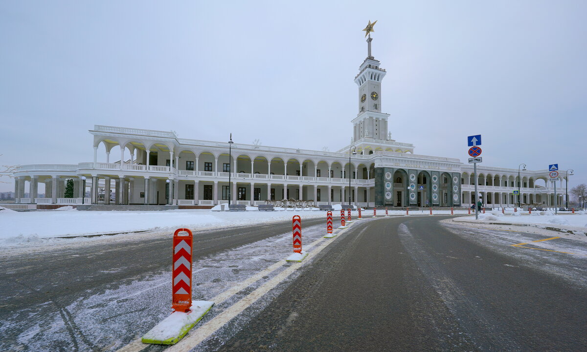 Северный речной вокзал Москвы. - Андрей Петров