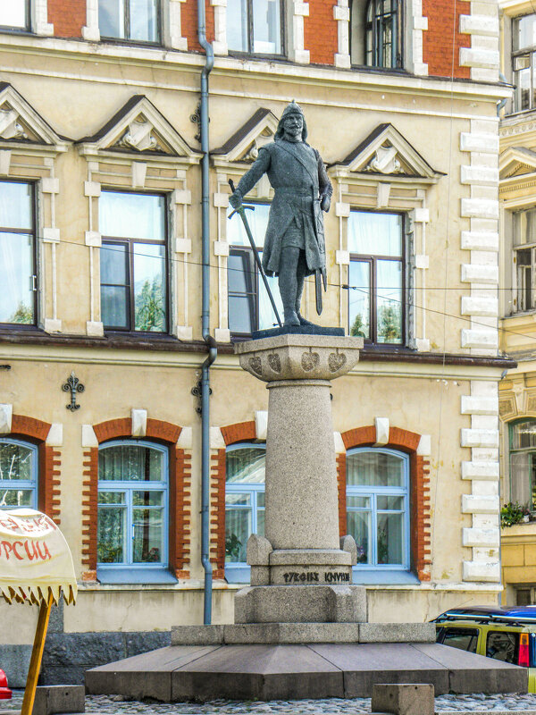 Памятник основателю Выборгского замка шведскому маршалу Торгильсу Кнутссону - Стальбаум Юрий 