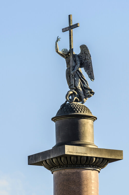 Ангел на Александровской колонне и автограф Монферрана на верхней базе колонны - Стальбаум Юрий 