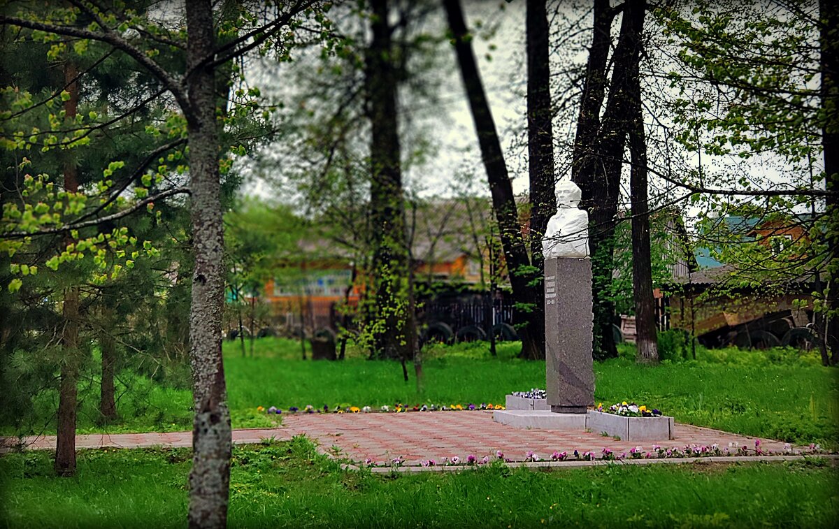 Памятник Александру Алябьеву - Любовь 