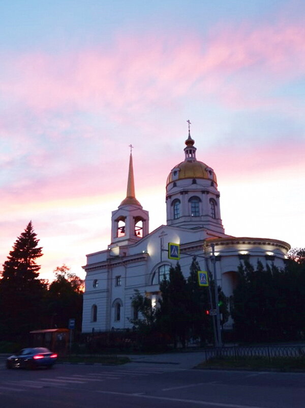 Вечерний закат над храмом Иоанна Кронштадтского - Татьяна Р 