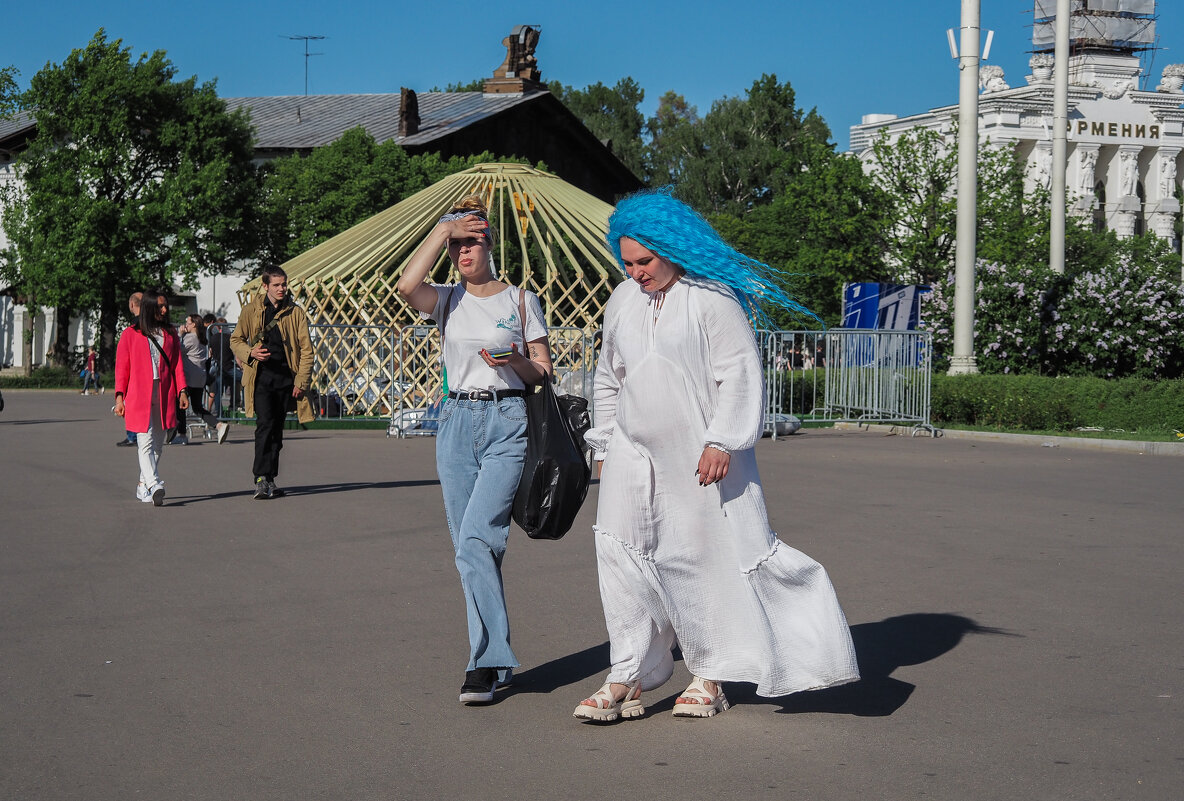 Где то на ВДНХ - юрий поляков