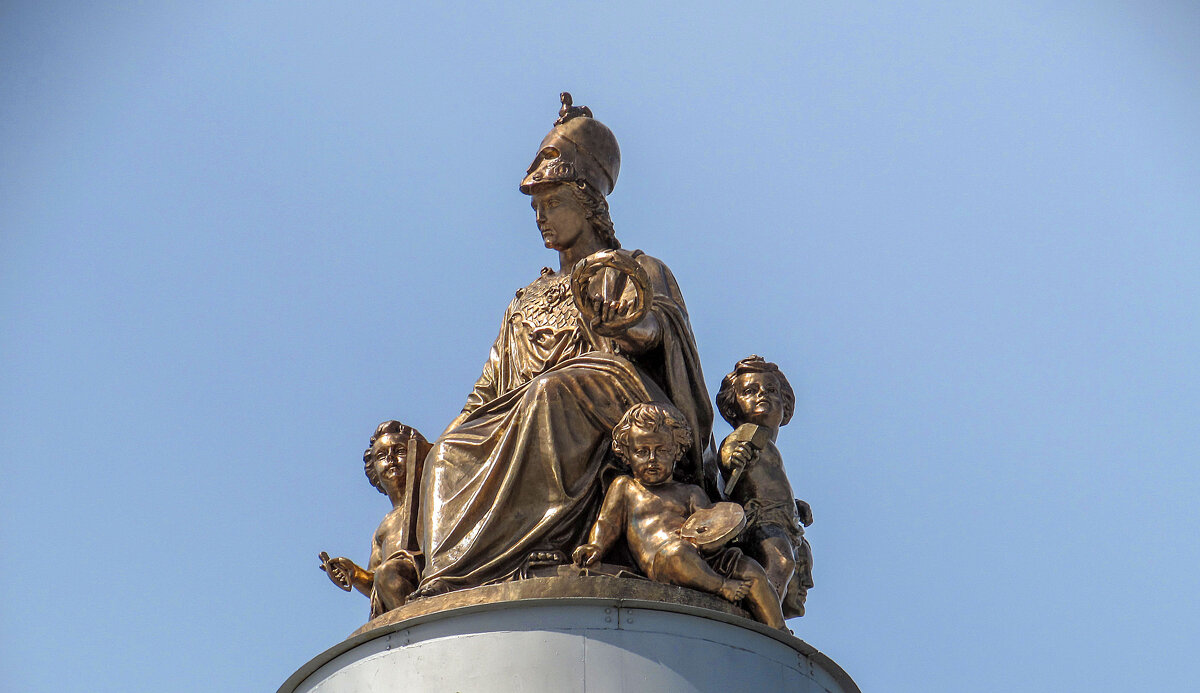 Статуя Минервы на куполе Академии Художеств. - Любовь Зинченко 