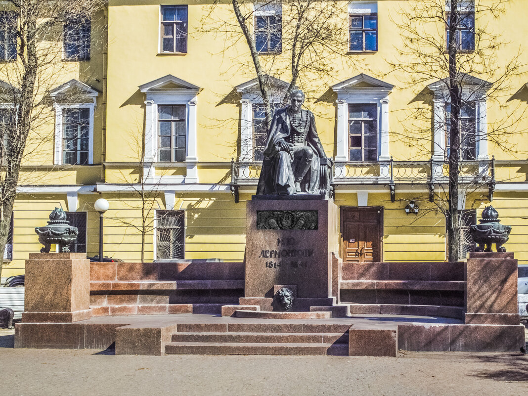Памятник Михаилу Юрьевичу Лермонтову на проспекте его имени в СПБ - Стальбаум Юрий 