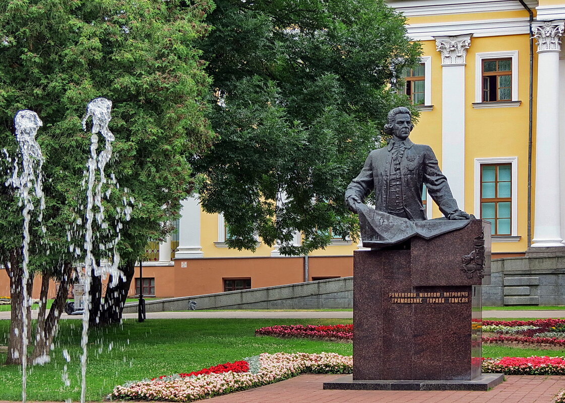 Памятник Н. П. Румянцеву - Liliya Kharlamova