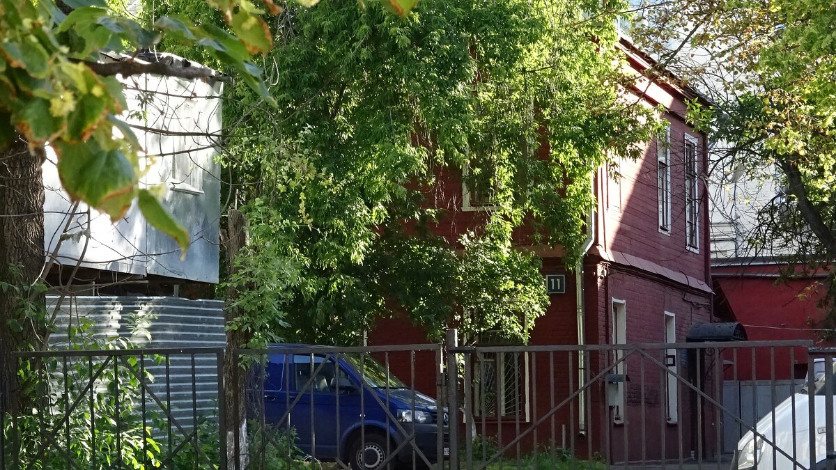 Каменно-деревянный дом в Олсуфьевском переулке - Сергей Антонов