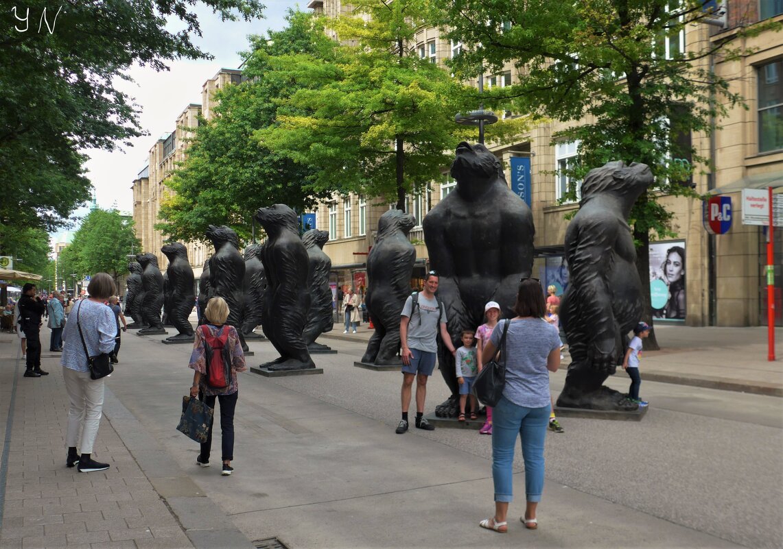 Скульптуры обезьян - Nina Yudicheva