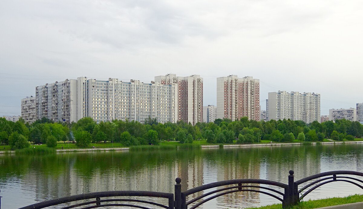 Вид на Братеево с другой стороны Москва-реки - Сергей Антонов