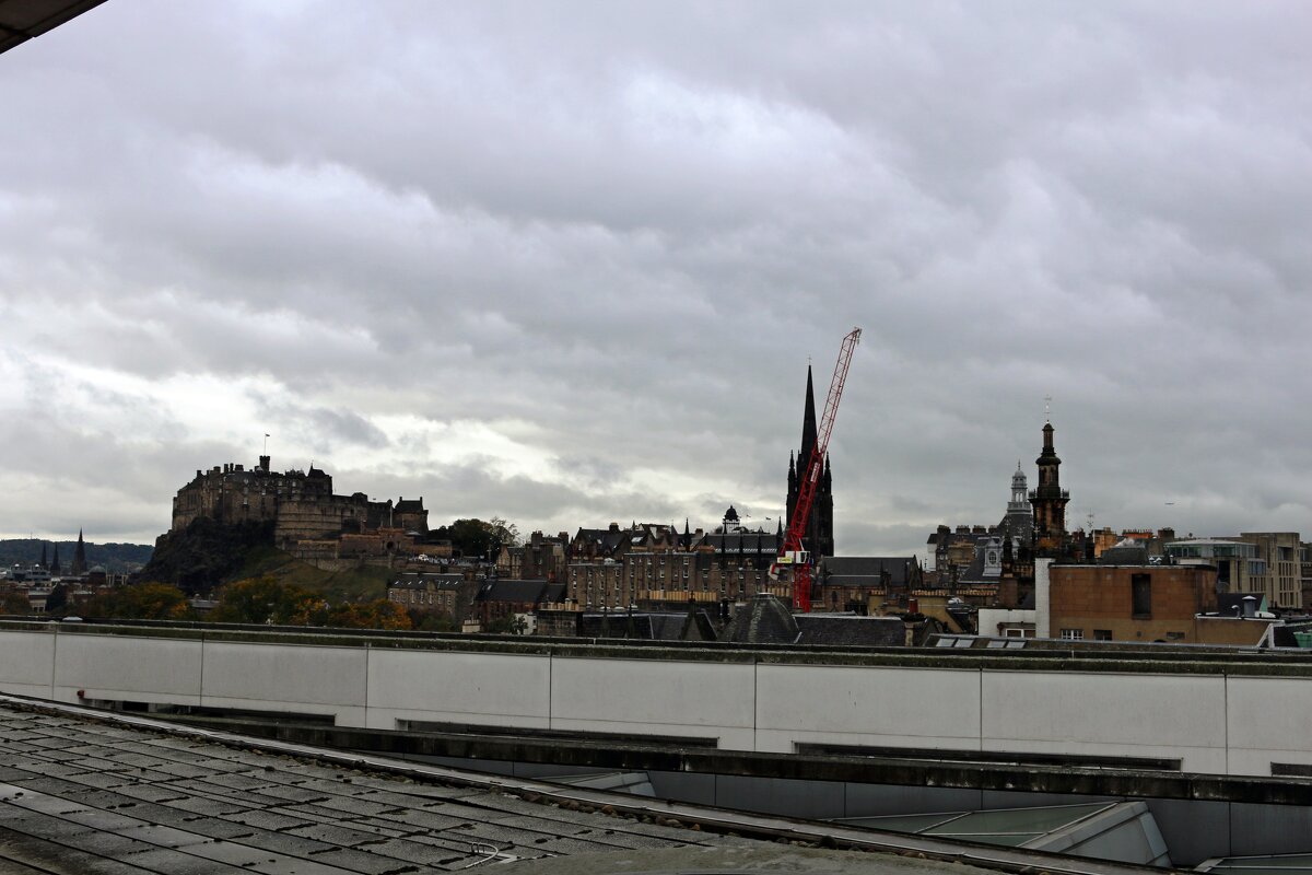 Хмурый Эдинбург с крыши музея Шотландии - Ольга 