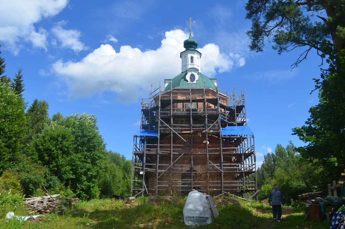 Деревня Кочевицы, Троицкая церковь восстанавливается с 2012 года... - Владимир Павлов