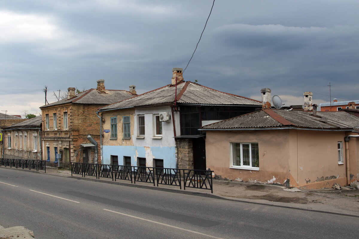 Вековая улочка перед грозой - M Marikfoto