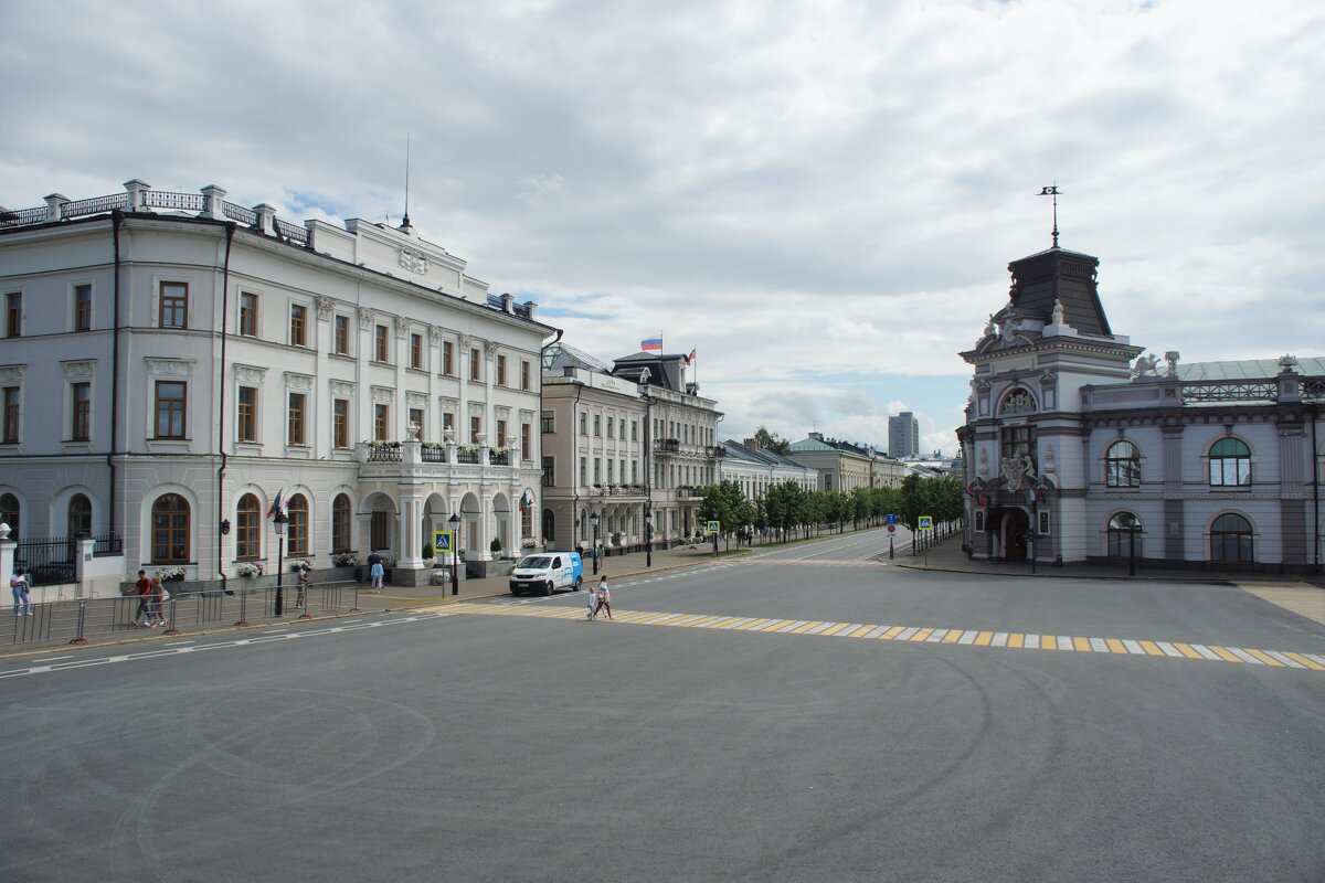 Площадь перед зданием Национального музея и Городской думы - Наталья Т
