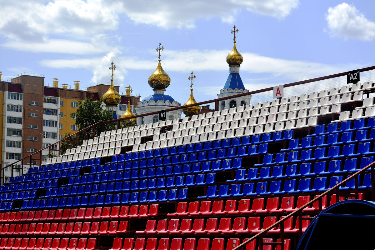 Триколор на стадионе Миасского "ТОРПЕДО" - Дмитрий Петренко