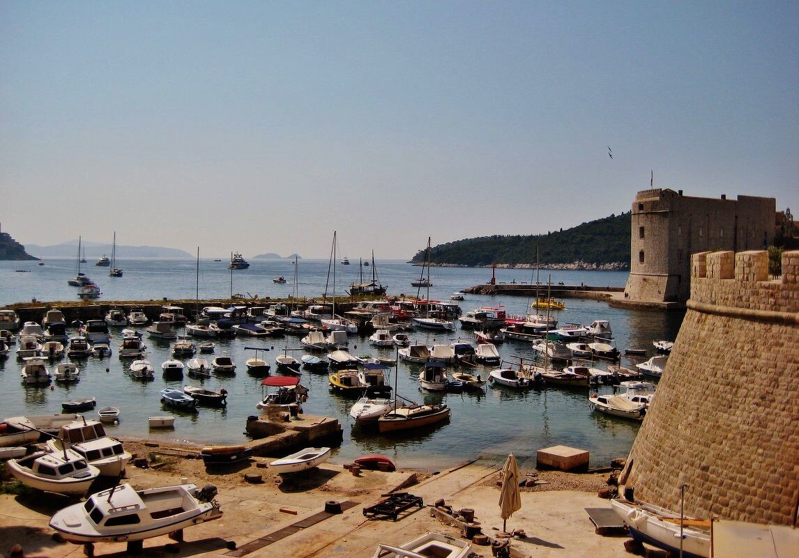 Стоянка частных судов в порту Дубровника - Aida10 