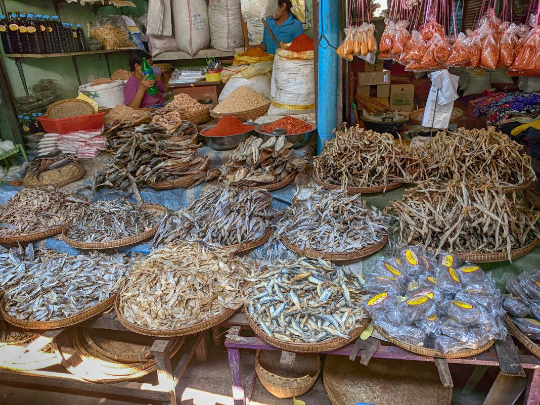 Сушеная рыбка на местном базаре. Мьянма - Олег Ы