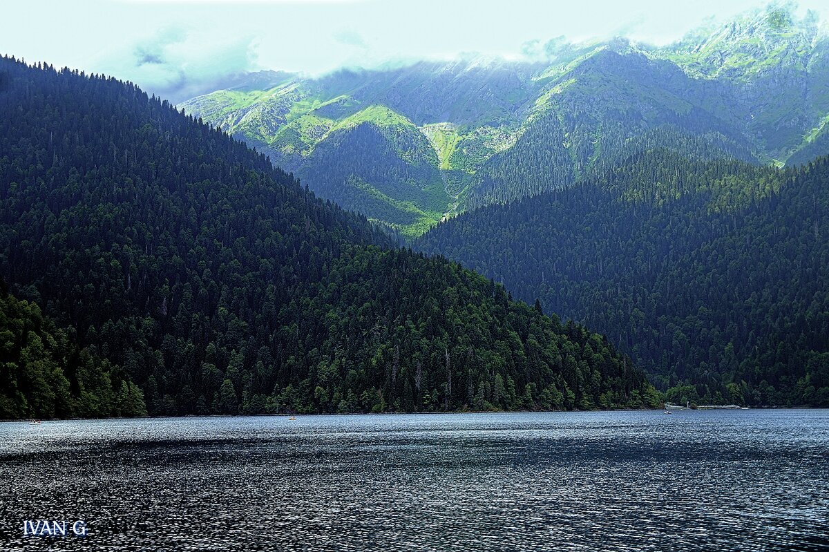 Горное глубокое озеро(из серии про горы Кавказа) - Ivan G