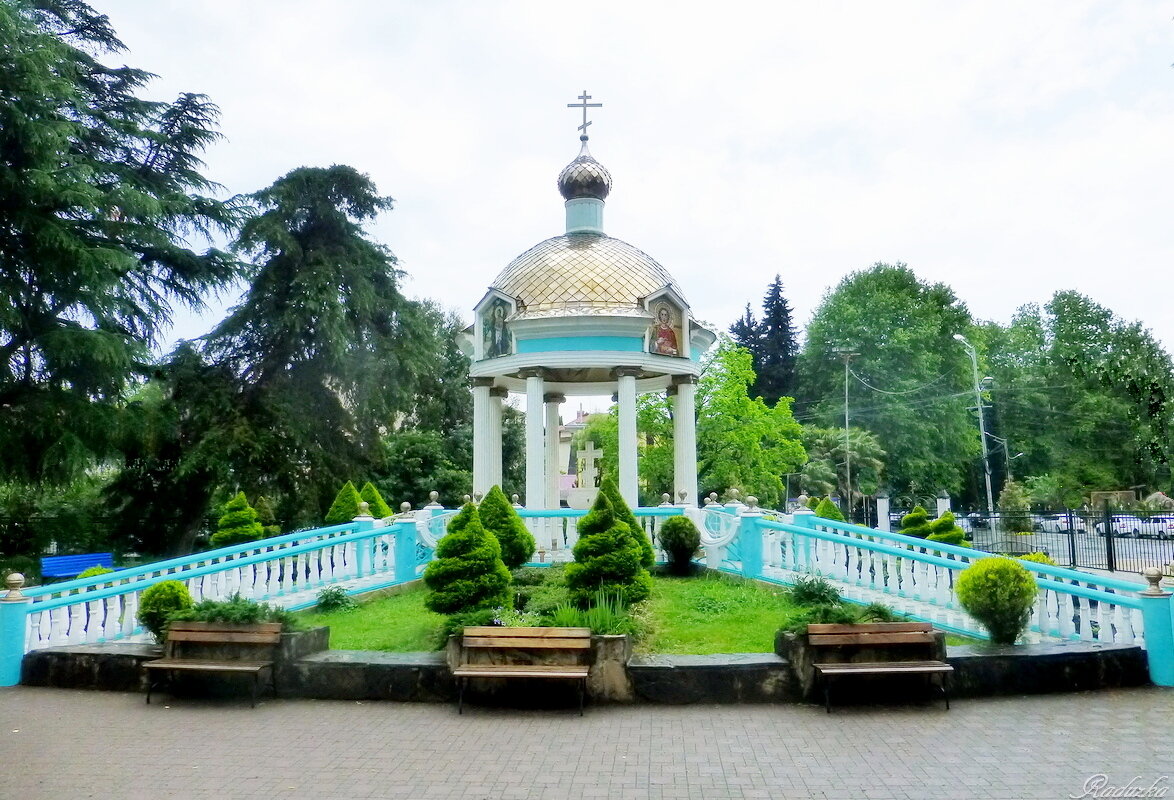 Водосвятная ротонда на территории Свято-Троицкого храма - Raduzka (Надежда Веркина)