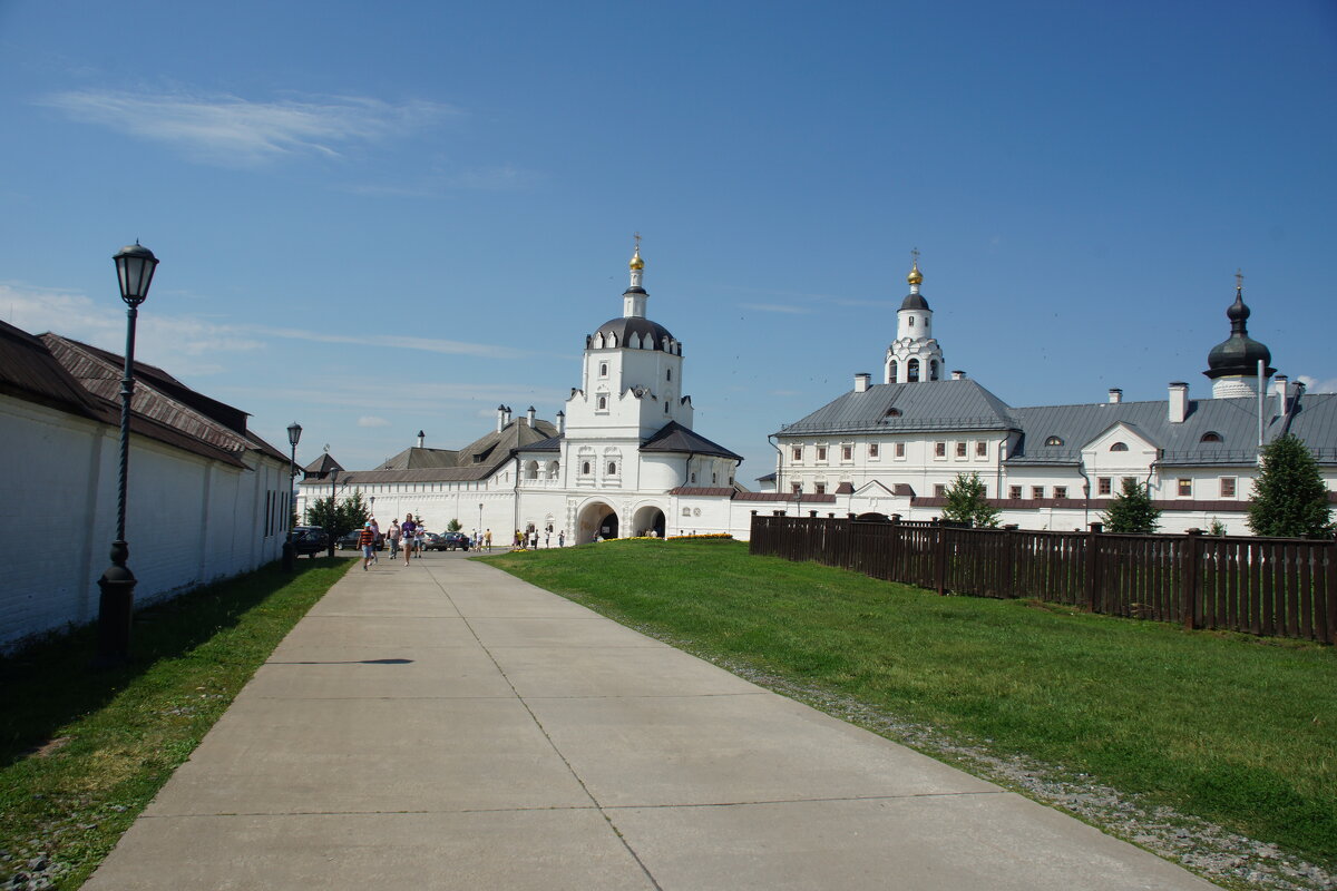 Свияжский Успенский монастырь и Вознесенская надвратная церковь - Наталья Т