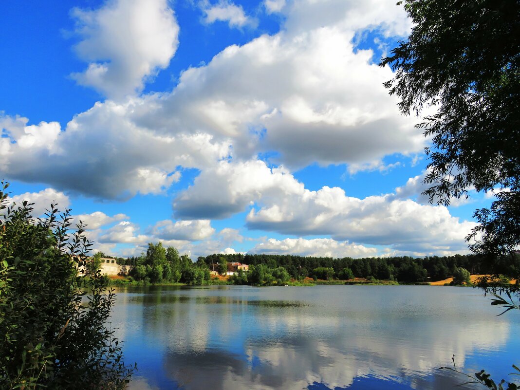 Облака над озером - Андрей Снегерёв