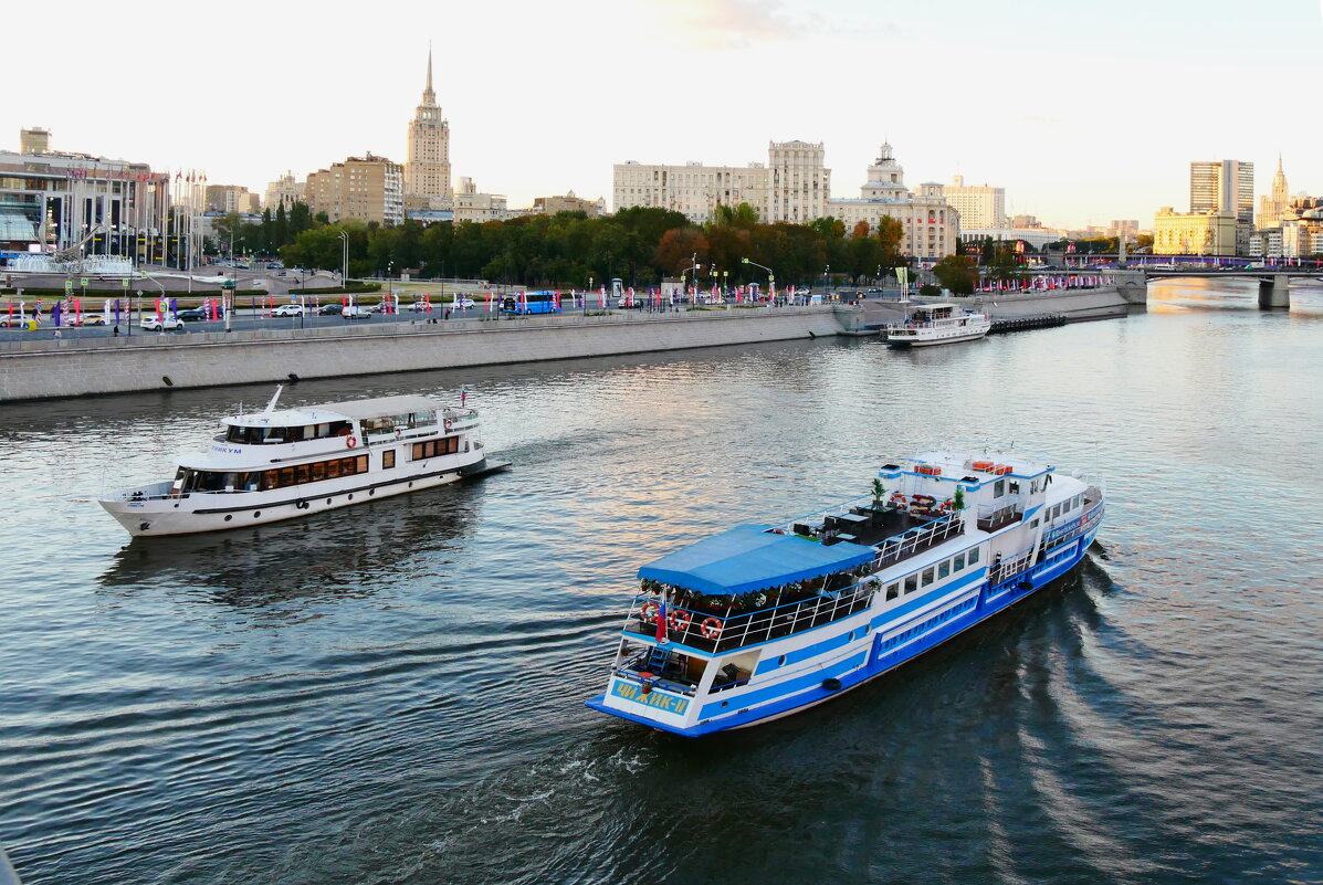 Москва-река у Киевского вокзала. - Alexey YakovLev