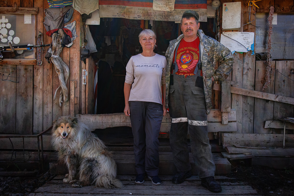 Русские хиппи и коллекционеры всего - Михалыч с женой и собакой - Валерий Михмель 