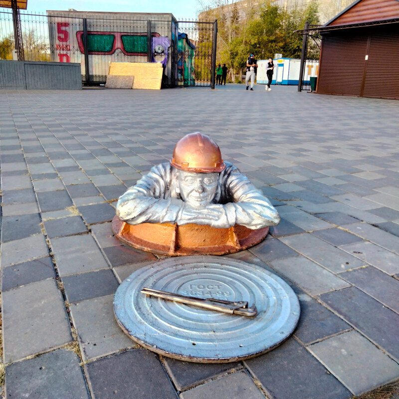 Скульптура - "Сантехник Сергей Николаевич". Речной порт. Павлодар. Казахстан. - Динара Каймиденова