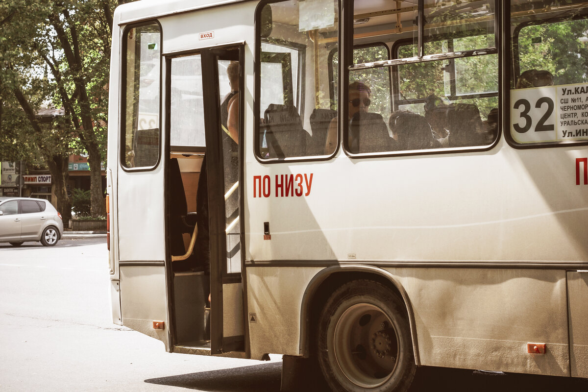Вскочить на подножку автобуса - Сергей Царёв