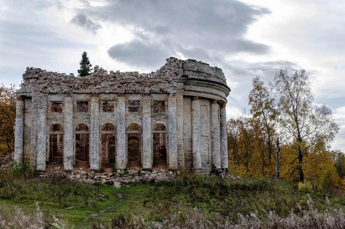 Разрушенная церковь святой троицы - Ирина Смирнова