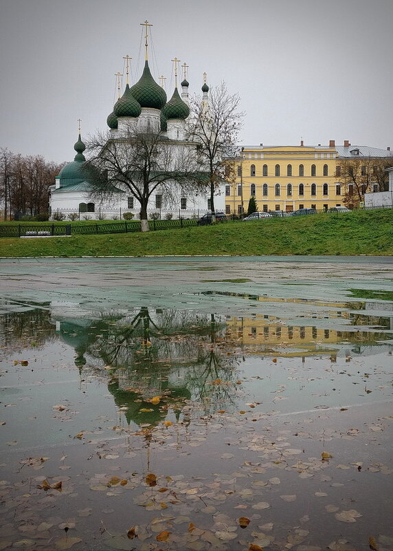 В городе осень, в Ярославле - Николай Белавин