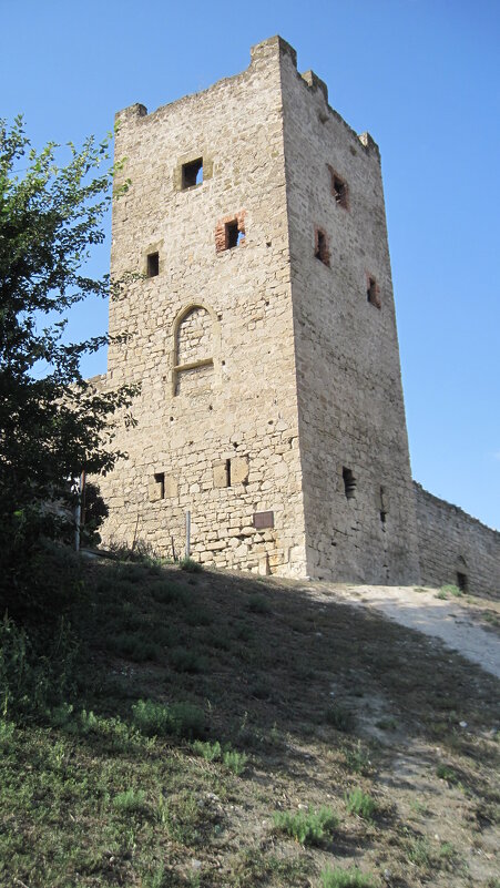 Башня Генуэзской крепости. Феодосия - Маера Урусова