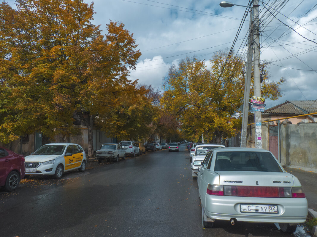 Осень в старом  районе  Симферополя - Валентин Семчишин