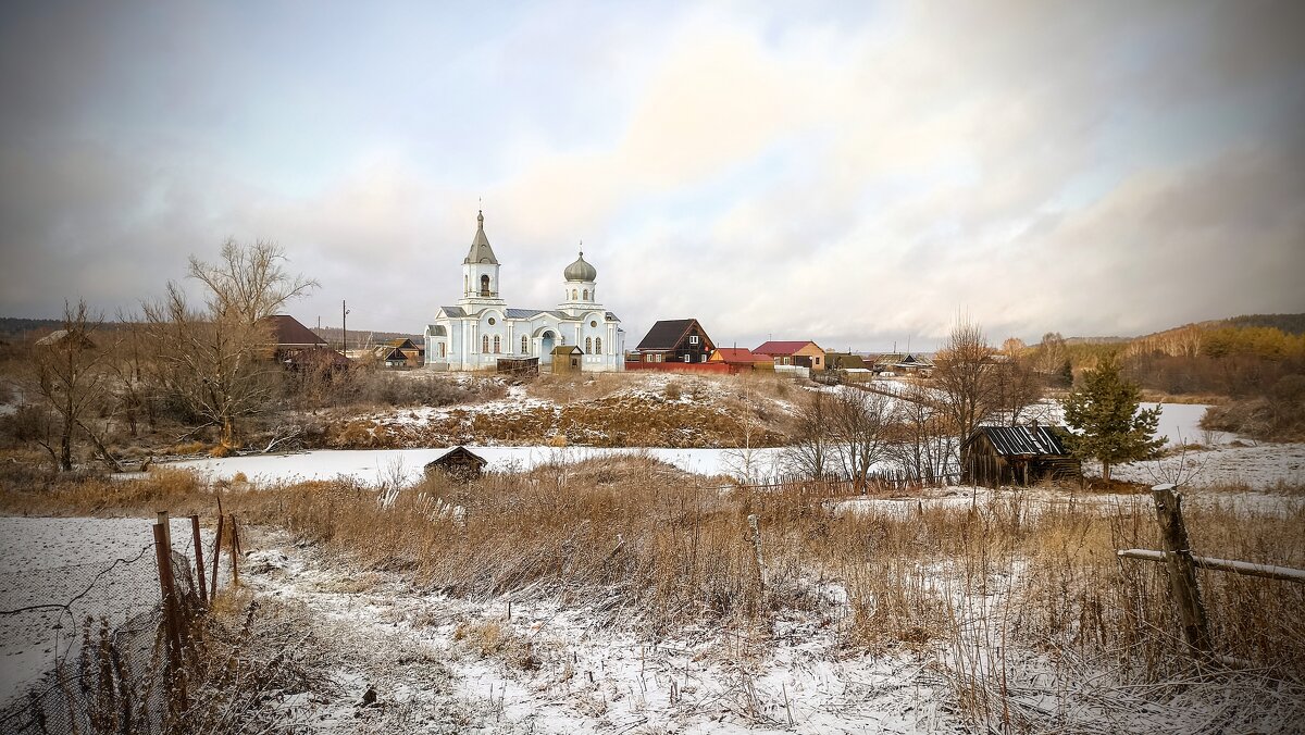 В области - Олег Денисов