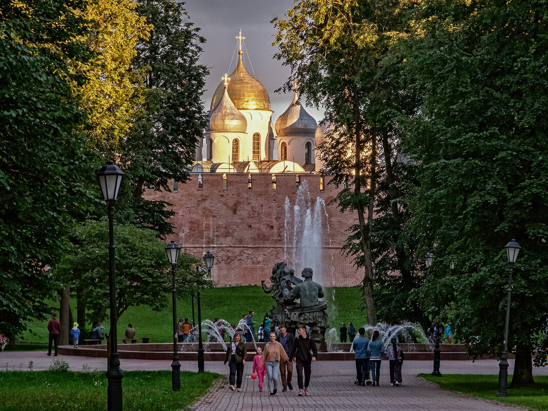 Великий Новгород. Кремлевский парк - Сергей Шатохин 