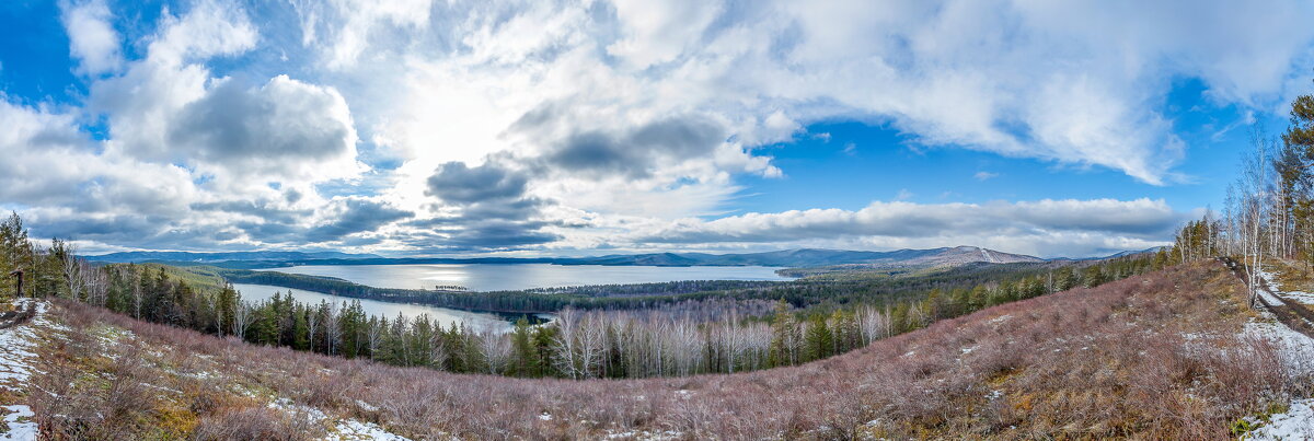 На горе Инышко. Вид на озеро Инышко и озеро Тургояк. (панорама) - Алексей Трухин