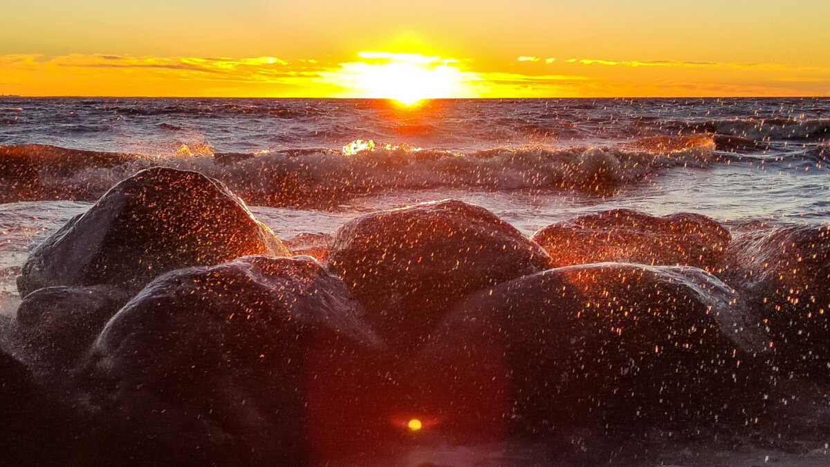 Отражение солнца на камень - Георгий А