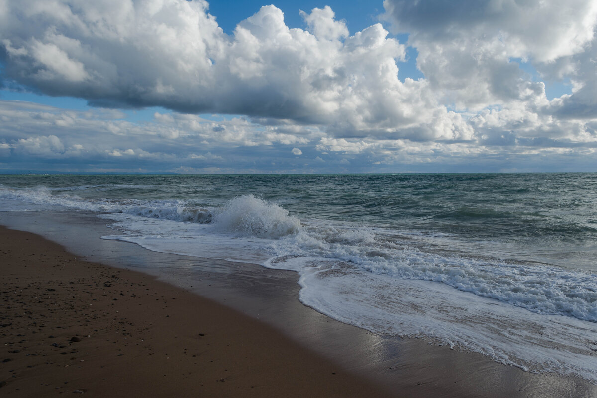 В море смотрятся облака... - Владимир Жуков