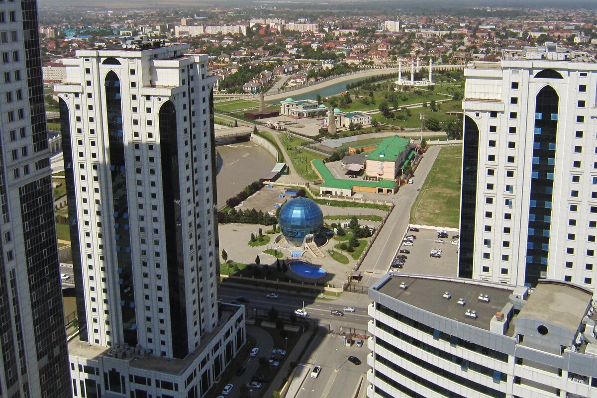 Вид со смотровой  площадки  в «Гро́зном-Си́ти» - Елена (ЛенаРа)