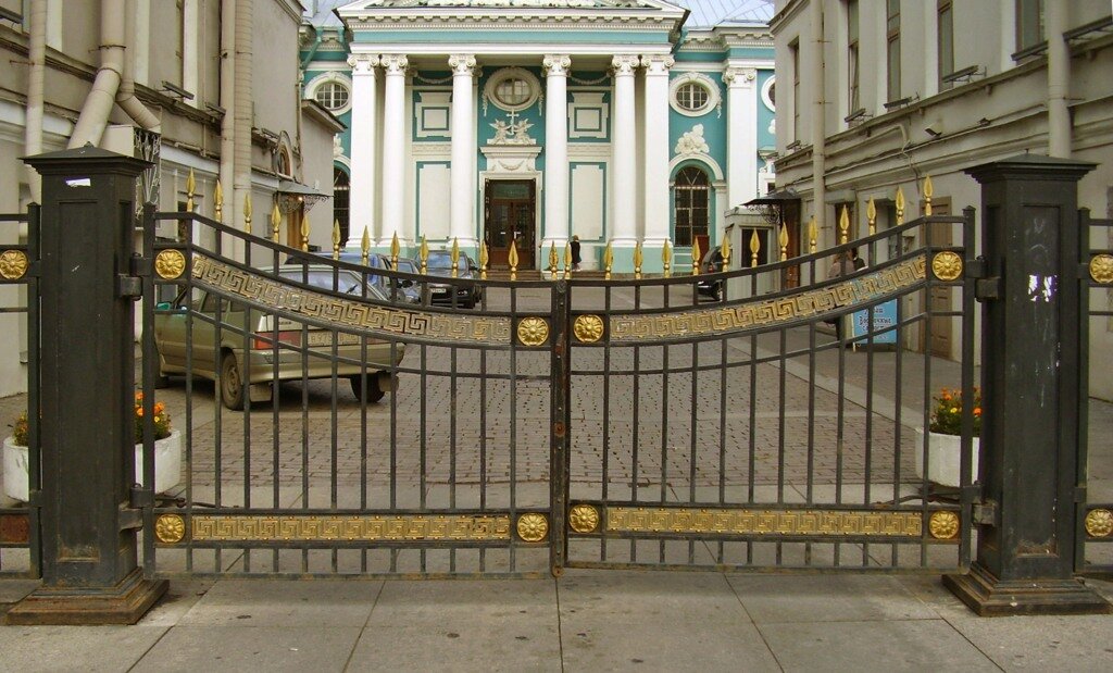Ворота Армянской церкви - Стальбаум Юрий 