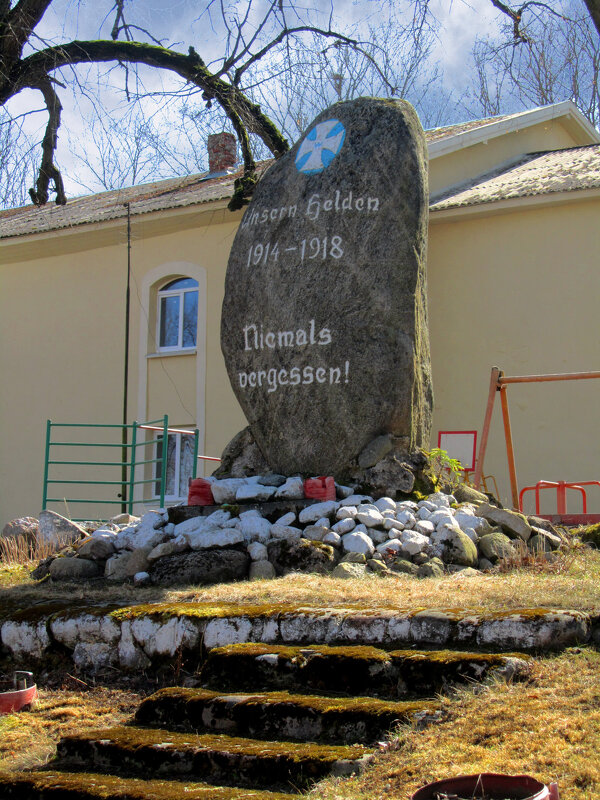 Памятник односельчанам, погибших в Первой Мировой войне - Сергей Карачин