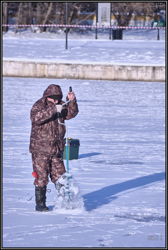 На лёд вышли рыбаки - Павѣлъ А.