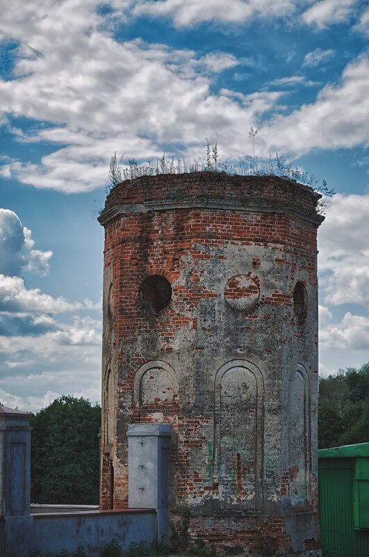 Одна из башен Троицкой церкви в Троице-Лобаново. 2012 - SafronovIV Сафронов